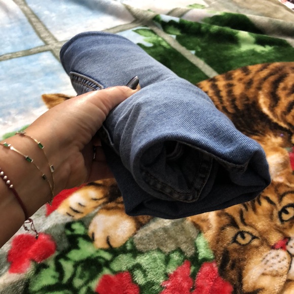 BDG jeans. Absolutely gorgeous and comfortable. Size 30 W. measurements on pics - Picture 17 of 17